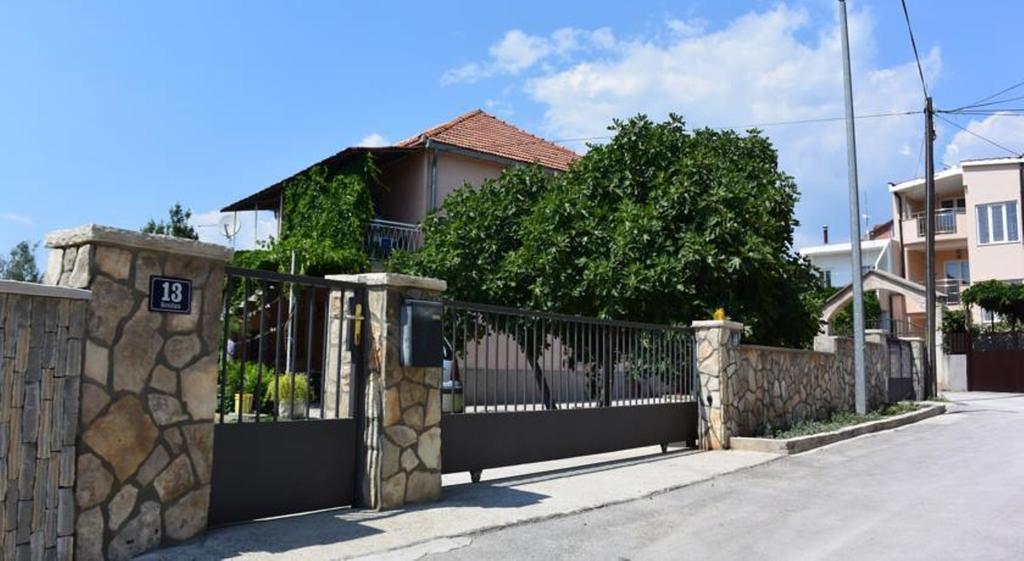 Apartment Julietta Pirovac Luaran gambar